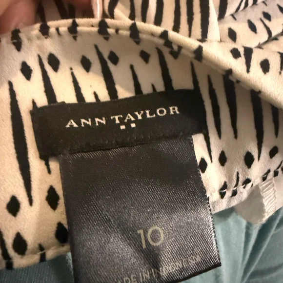 Ann Taylor Womens Patterned Shorts Black White dressy Casual Lightweight Summer - Picture 2 of 4